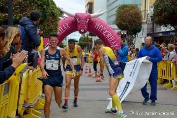 El teldense Saúl Castro gana con autoridad la XXX Carrera Popular Paco Artiles (Foto Francisco Javier Santana y TA)